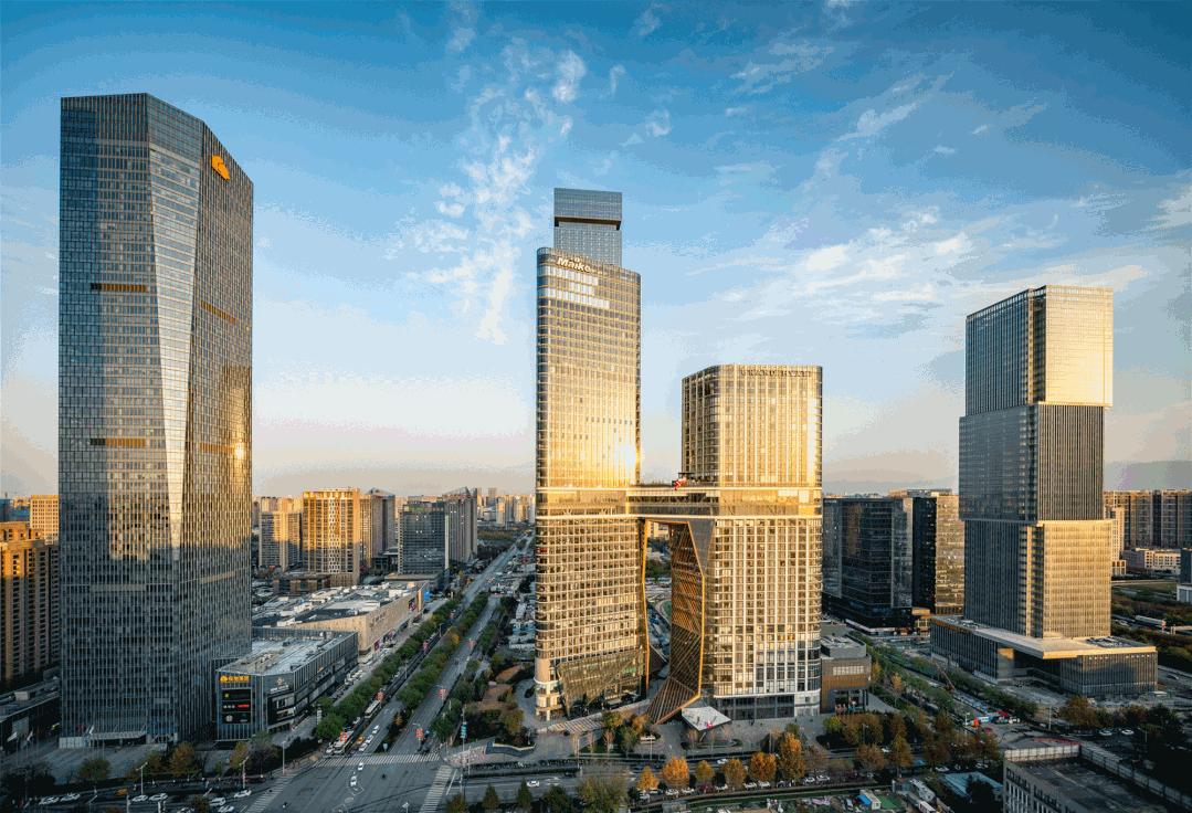 西安经开三小导游词,泾河新城第一中学导游词