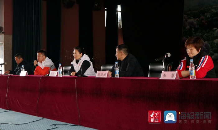 世界冠军组团来袭,世界冠军回学校参加运动会