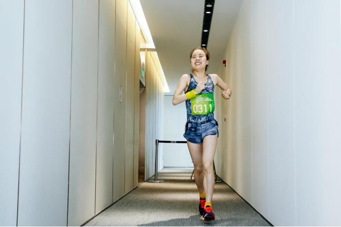 云端垂马比“高低”，290名运动健儿丈量深圳前海世茂大厦