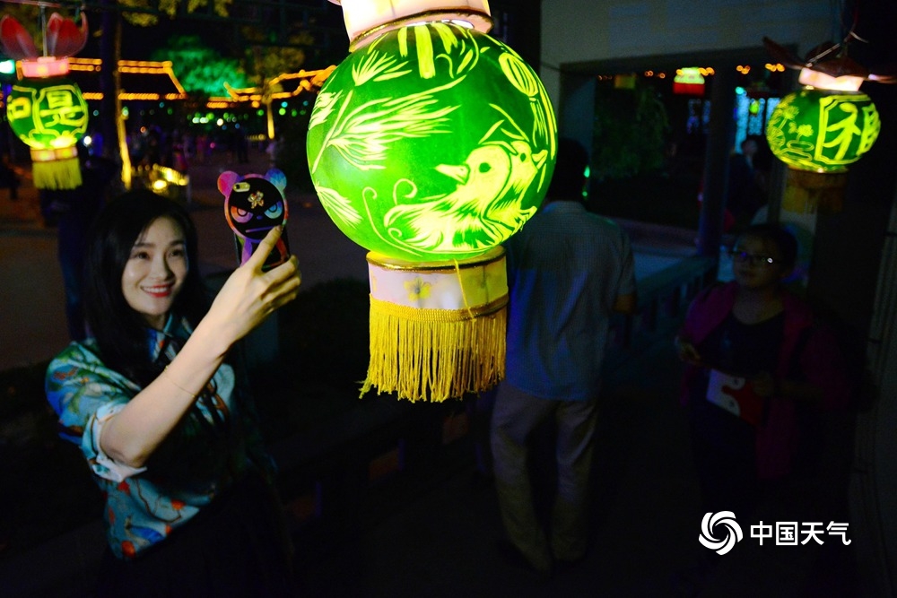 西瓜的花式切法吃法,教你西瓜瓜内打汁吃法