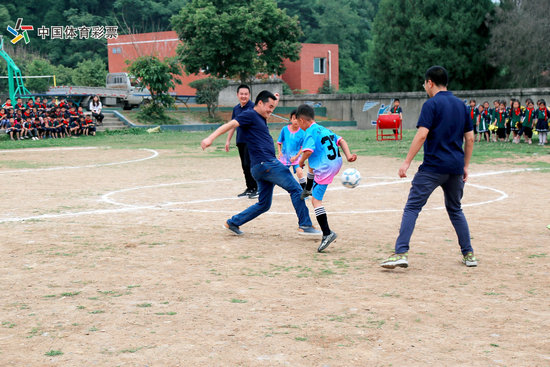 助推校园成长公益足球计划,助推校园足球公益活动