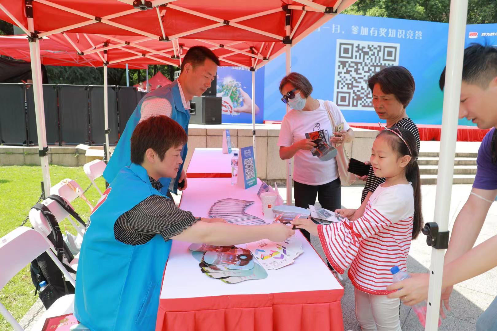 “无烟上海为爱启航”这份健康礼物,送给所有家庭