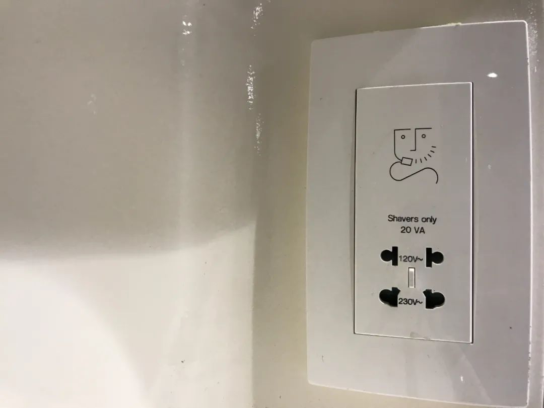 坐火车上手机没电了怎么办,坐火车过程中手机没电咋办