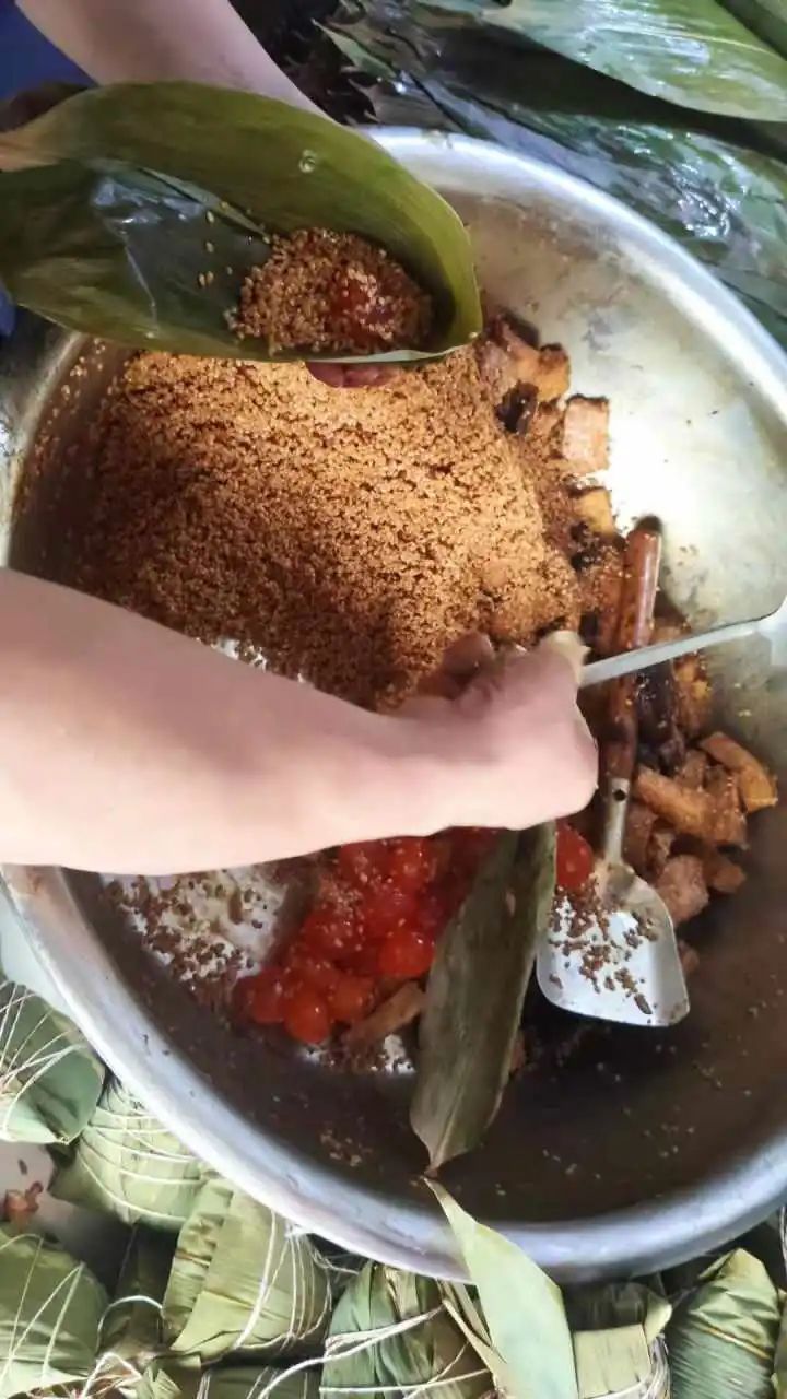 凌晨4点赶来买！15分钟300个售罄！杭城粽子店门口告示火了：真的不是我傲娇