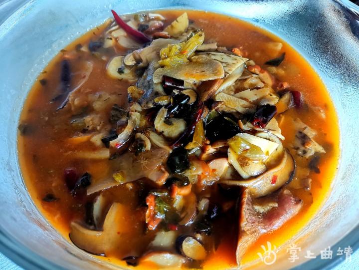 马龙菌之味：酸菜煮杂菌