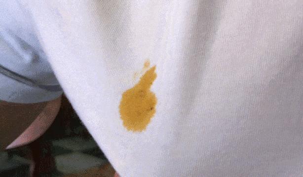 白衣服发黄别着急扔？用这几招，衣服跟新的一样