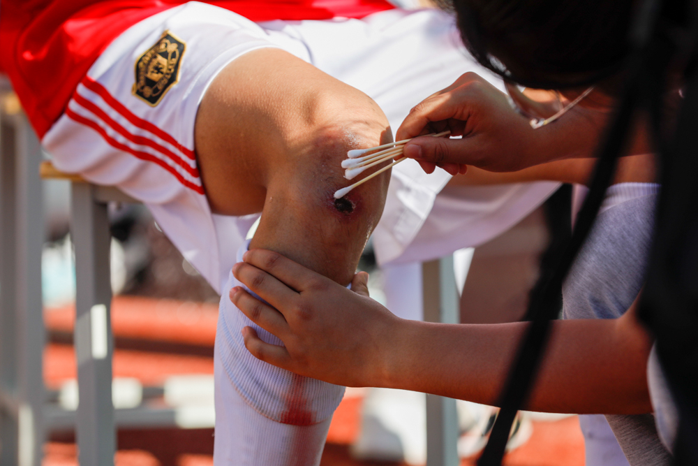 足球看台上的感人时刻,足球场上的感动瞬间文章