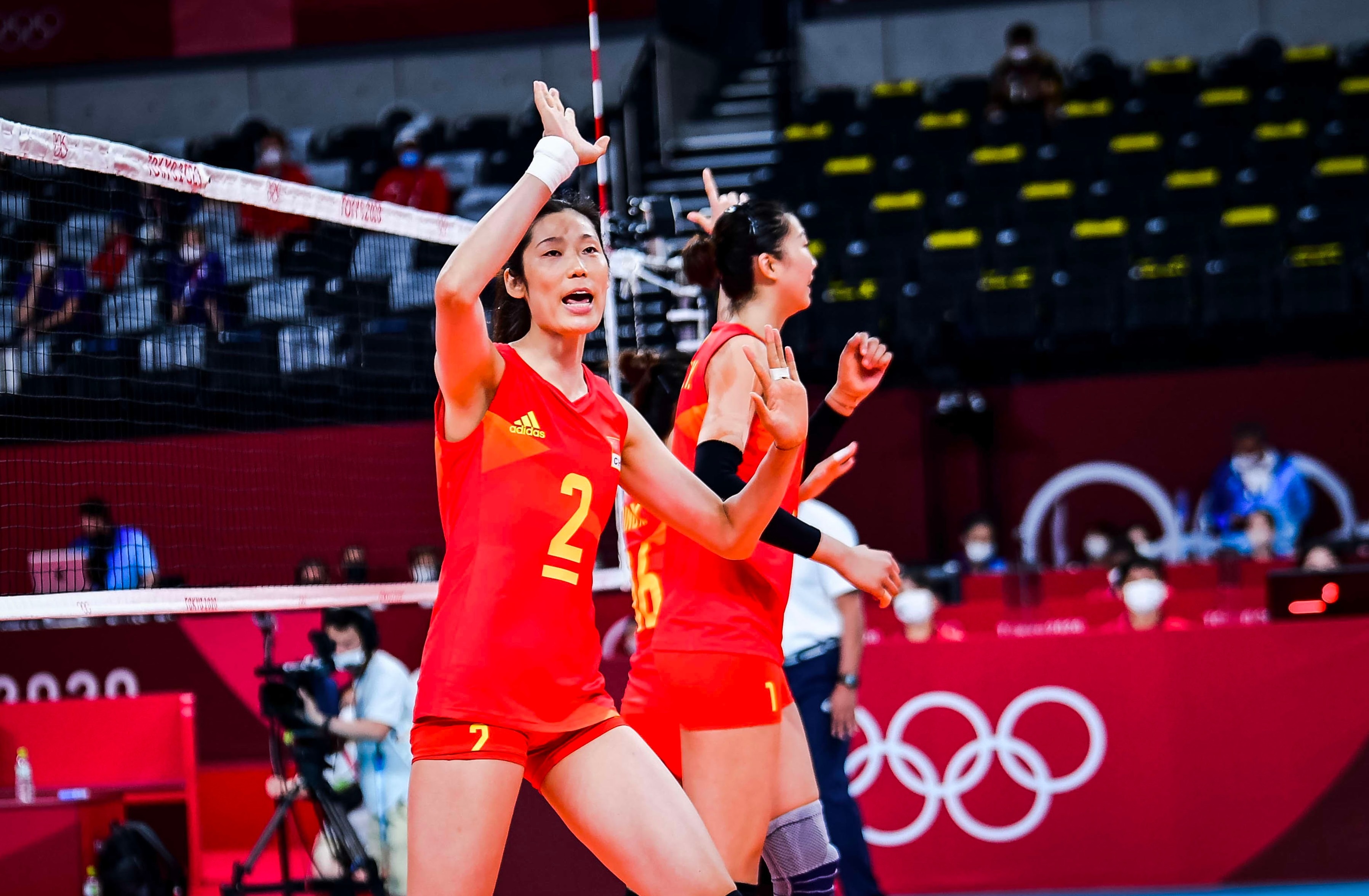 郎平透露朱婷手腕伤情新闻,中国女排朱婷手伤恢复如何