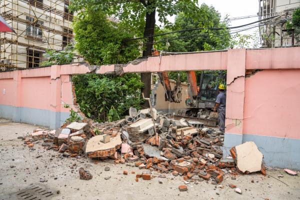 拆掉240米长围墙后，紧邻上海内环的这4个老公房小区，开始“逆袭”