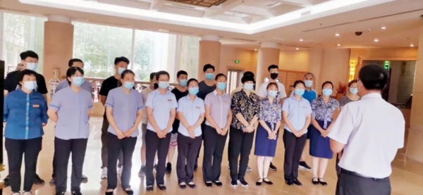 坚守一线抗击疫情,向支援一线抗击疫情的人员致敬