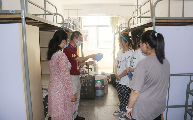 山高路远幸识君淮南师范学院迎来首批*藏西**学生