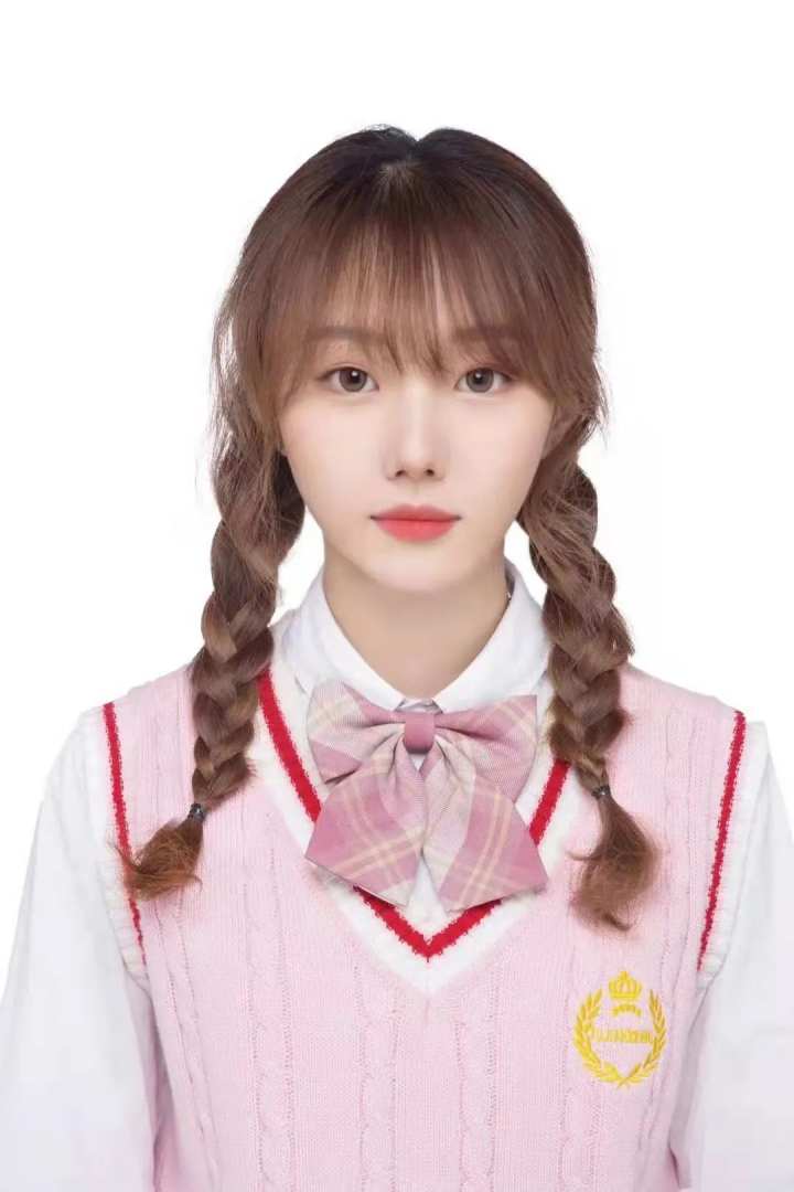 军训中想念父母的同学们,在学校军训回家的学生