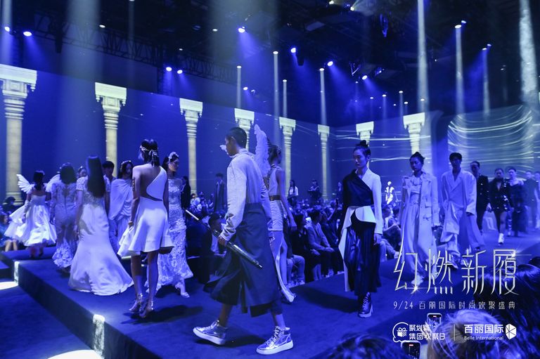 百丽春夏大秀,群星秀场