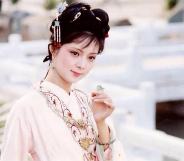 拜托给赵露思们好好梳下头