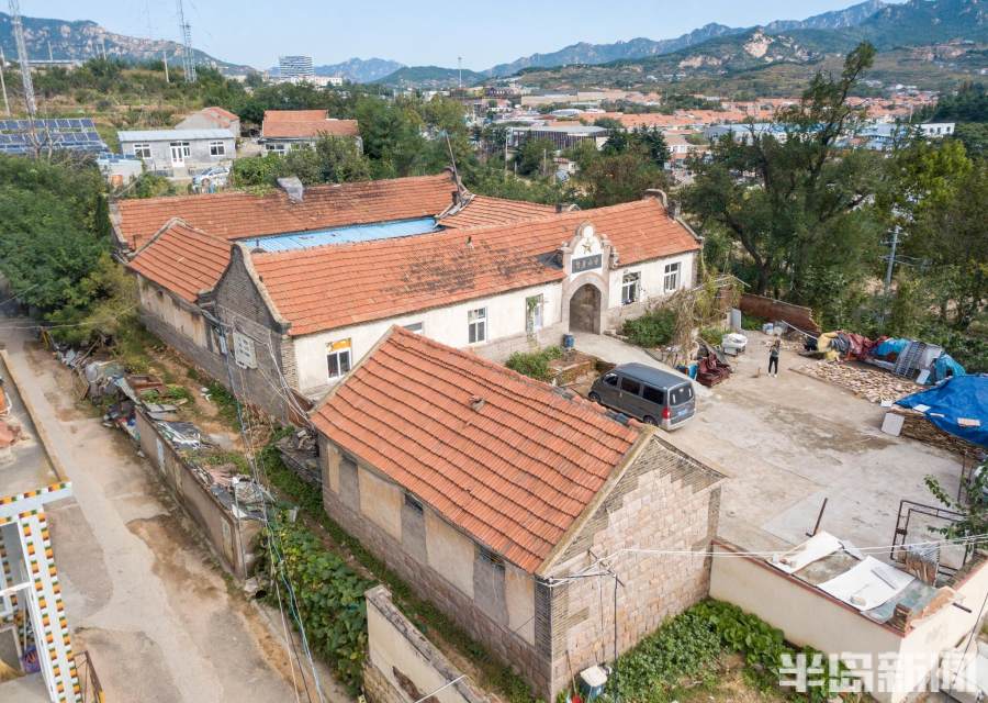 这所小学1996年结束教学使命，当年做校舍的四合院依然完好