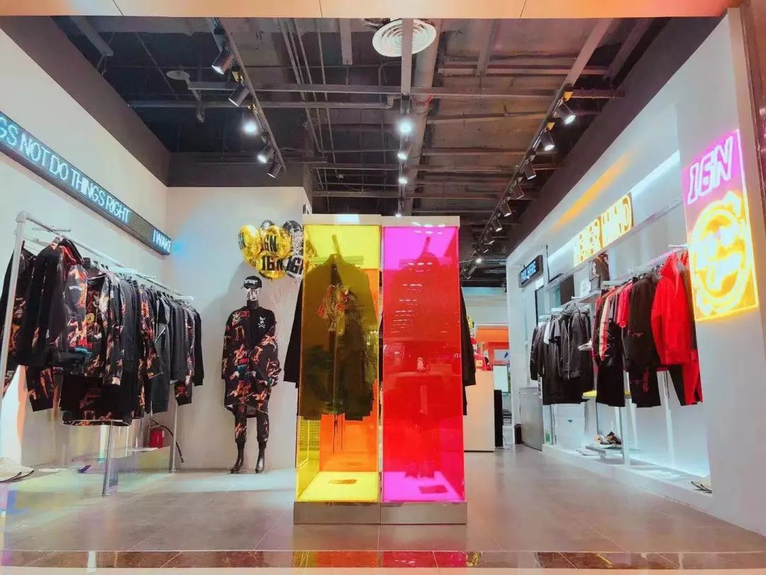 觉得太平鸟、GXG、卡宾不够潮？这个潮流男装可能正对你胃口！