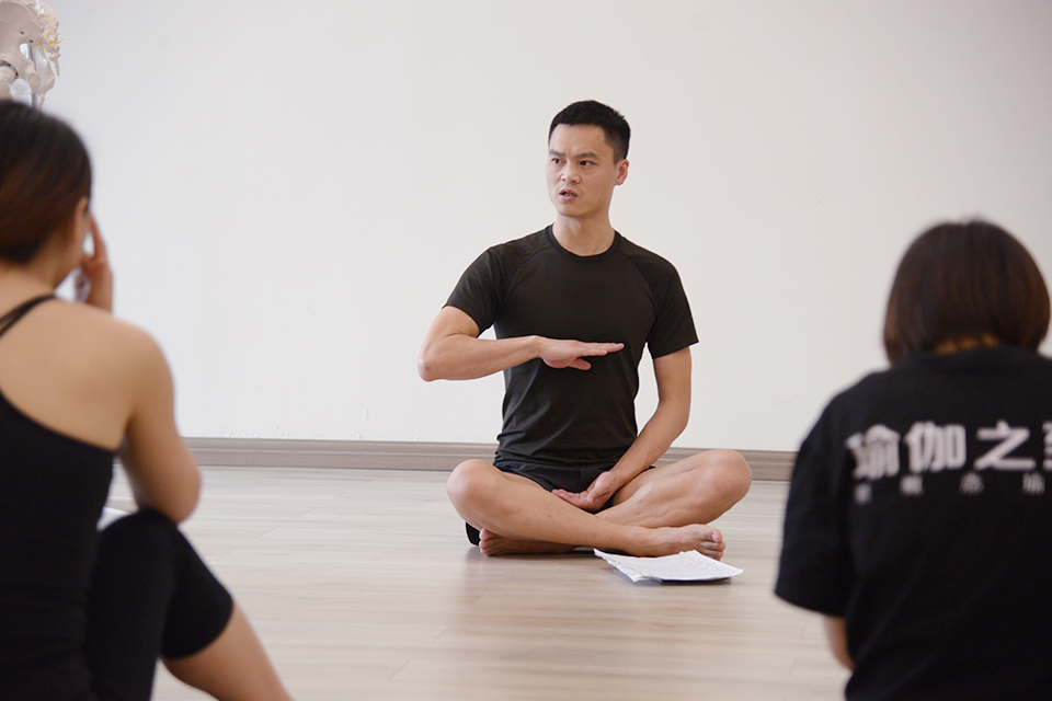 学瑜伽教练有什么技巧,瑜伽教练培训班需要什么条件