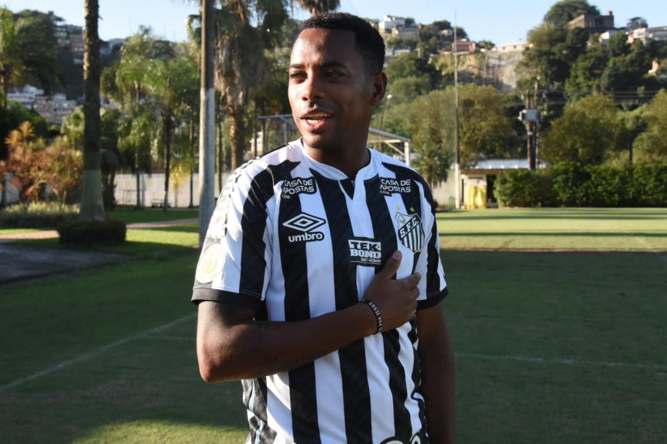 你的工资也比球星高！36岁罗比尼奥加盟桑托斯，月薪1815元