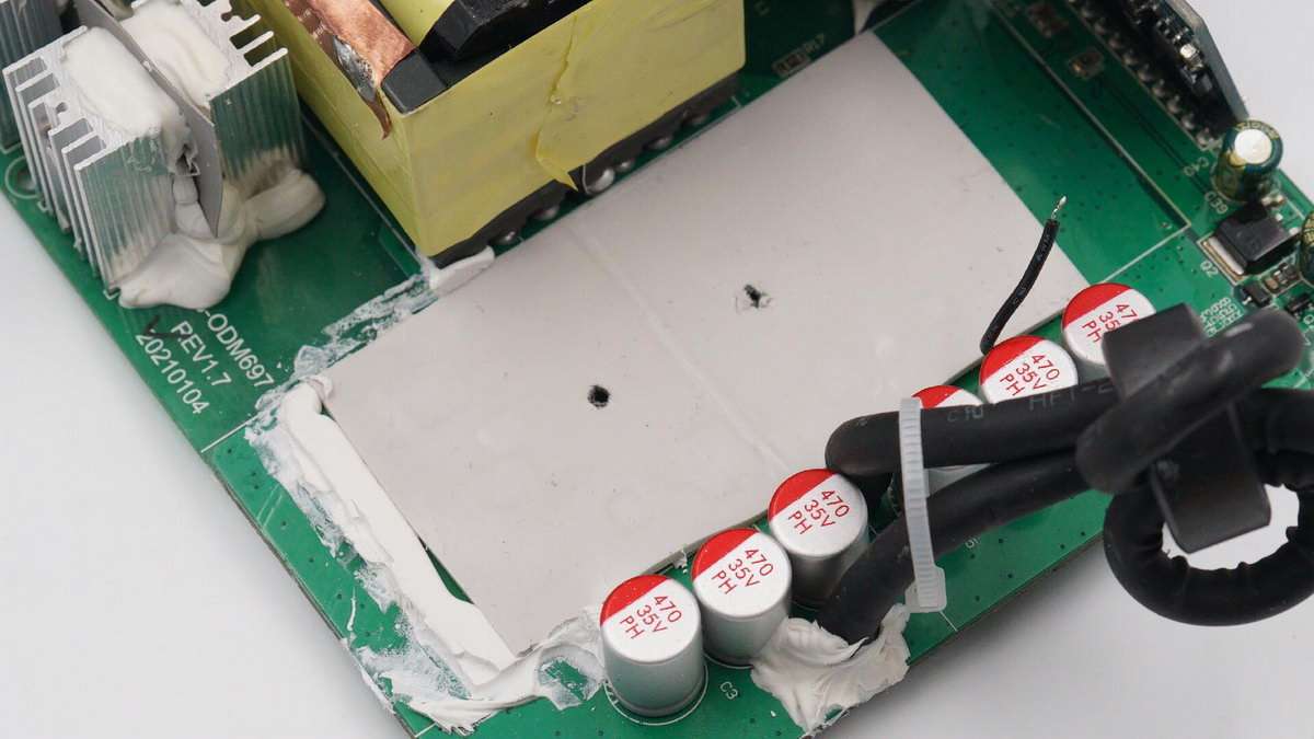 公牛便携式电源拆解,公牛1800w户外电源拆解