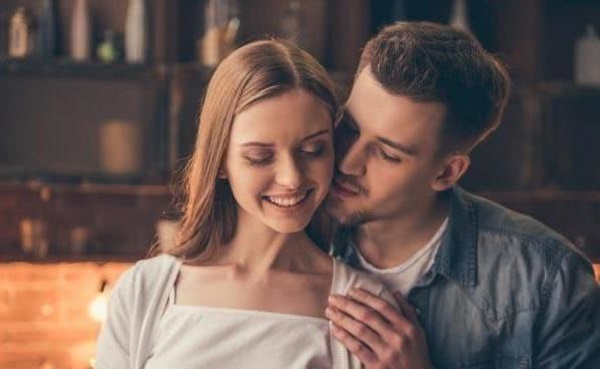 两*生活性**中，亲吻女人的4个“地方”，她会瘫软在你怀里