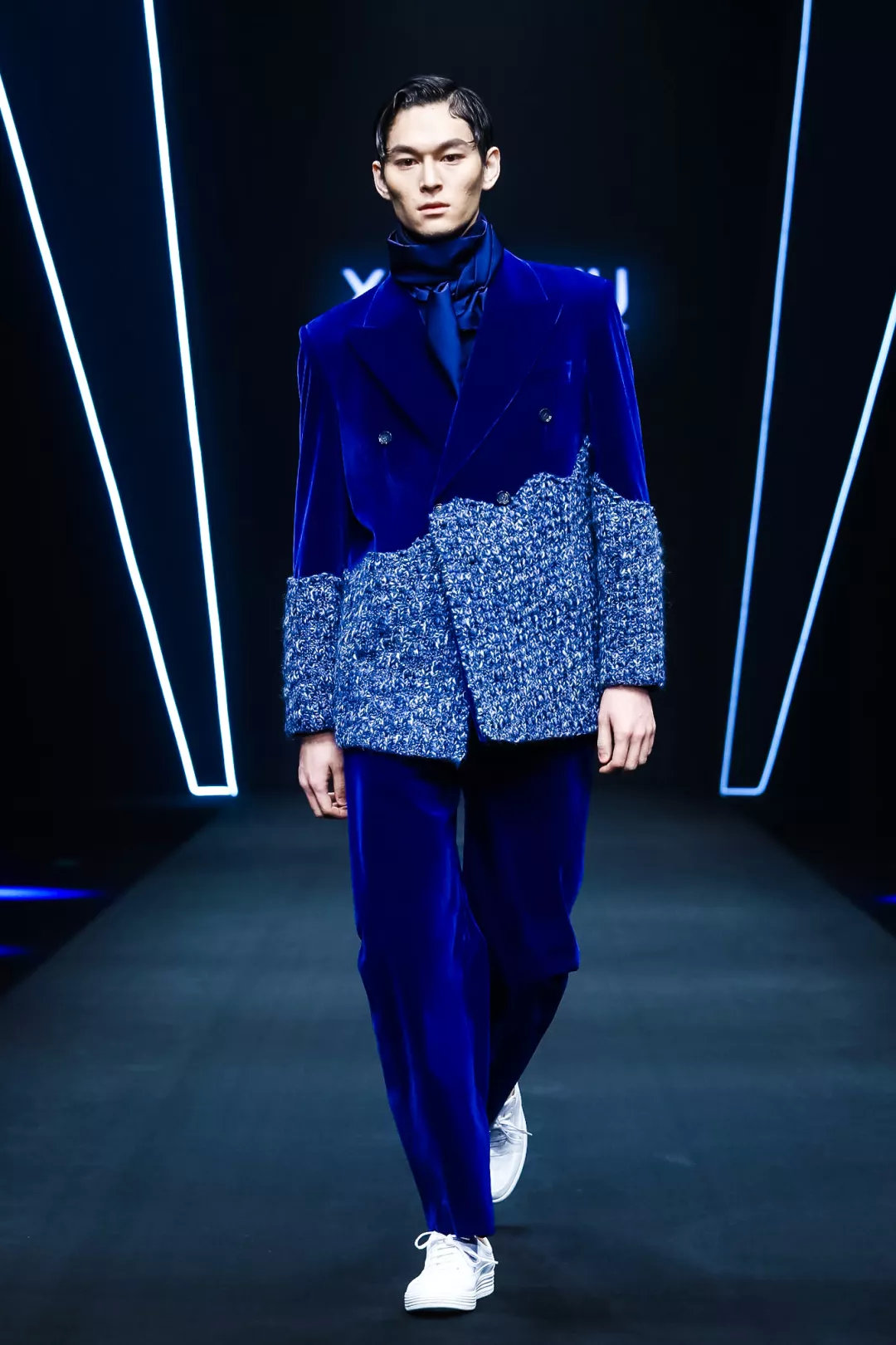 星光大赏王一博肖战粉丝battle,肖战看吴世勋和王一博battle