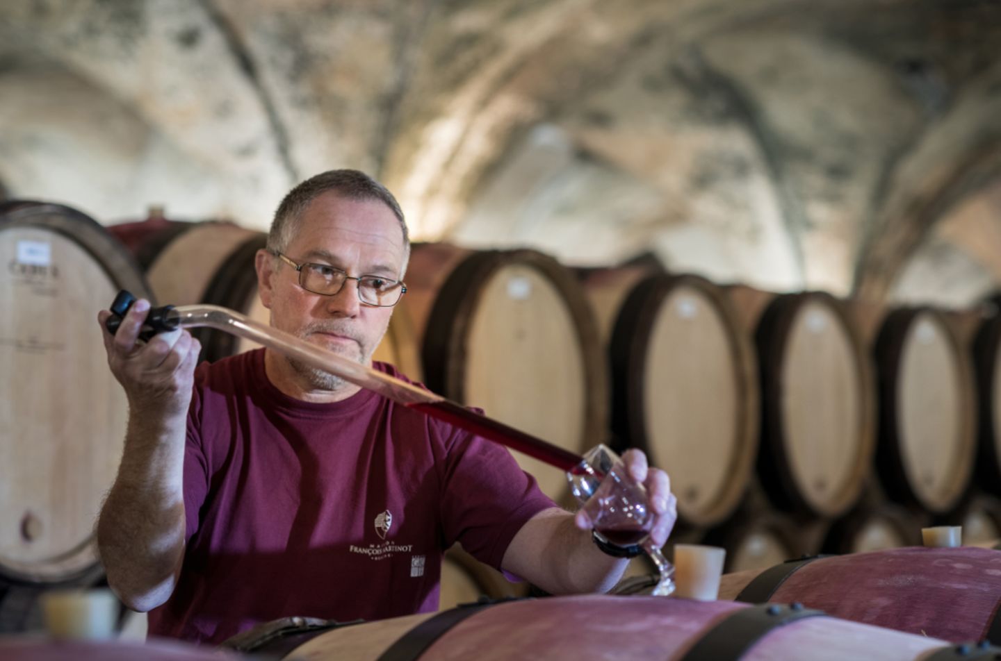 红葡萄酒是怎么发酵的,红葡萄酒的酿造过程