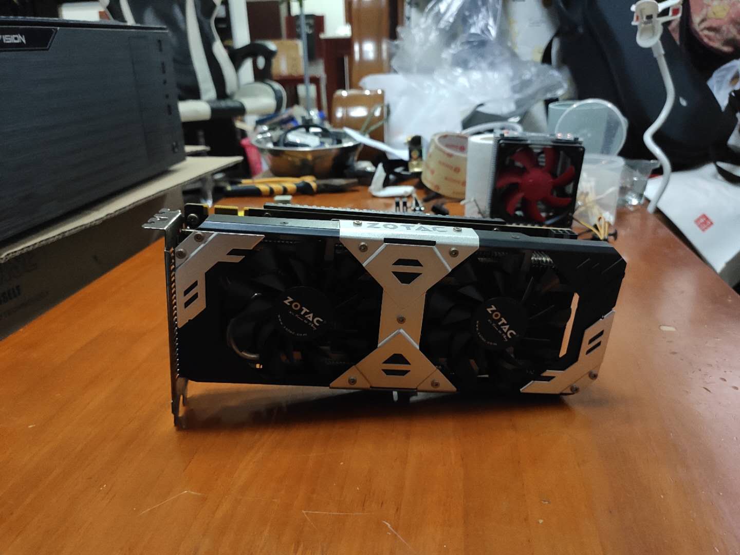 i39100f搭配1050ti吃鸡实测,2000元配置一台i39100f的主机