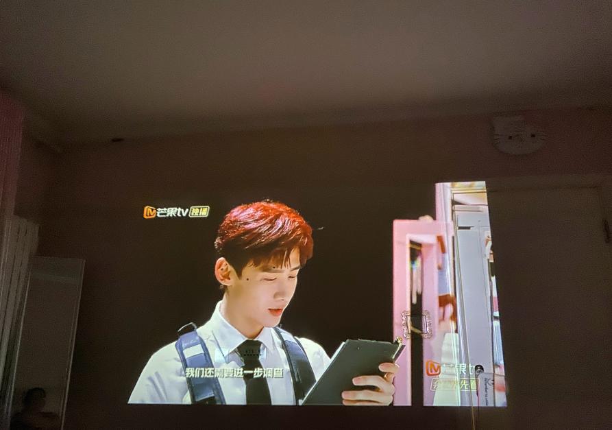 为什么越来越多人买无屏电视，真的实用吗？从此告别传统电视机了