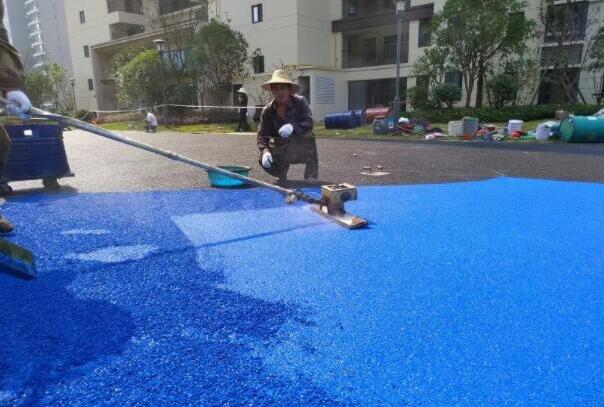 塑胶跑道掉颜色怎么解决,塑胶跑道变色了怎么办