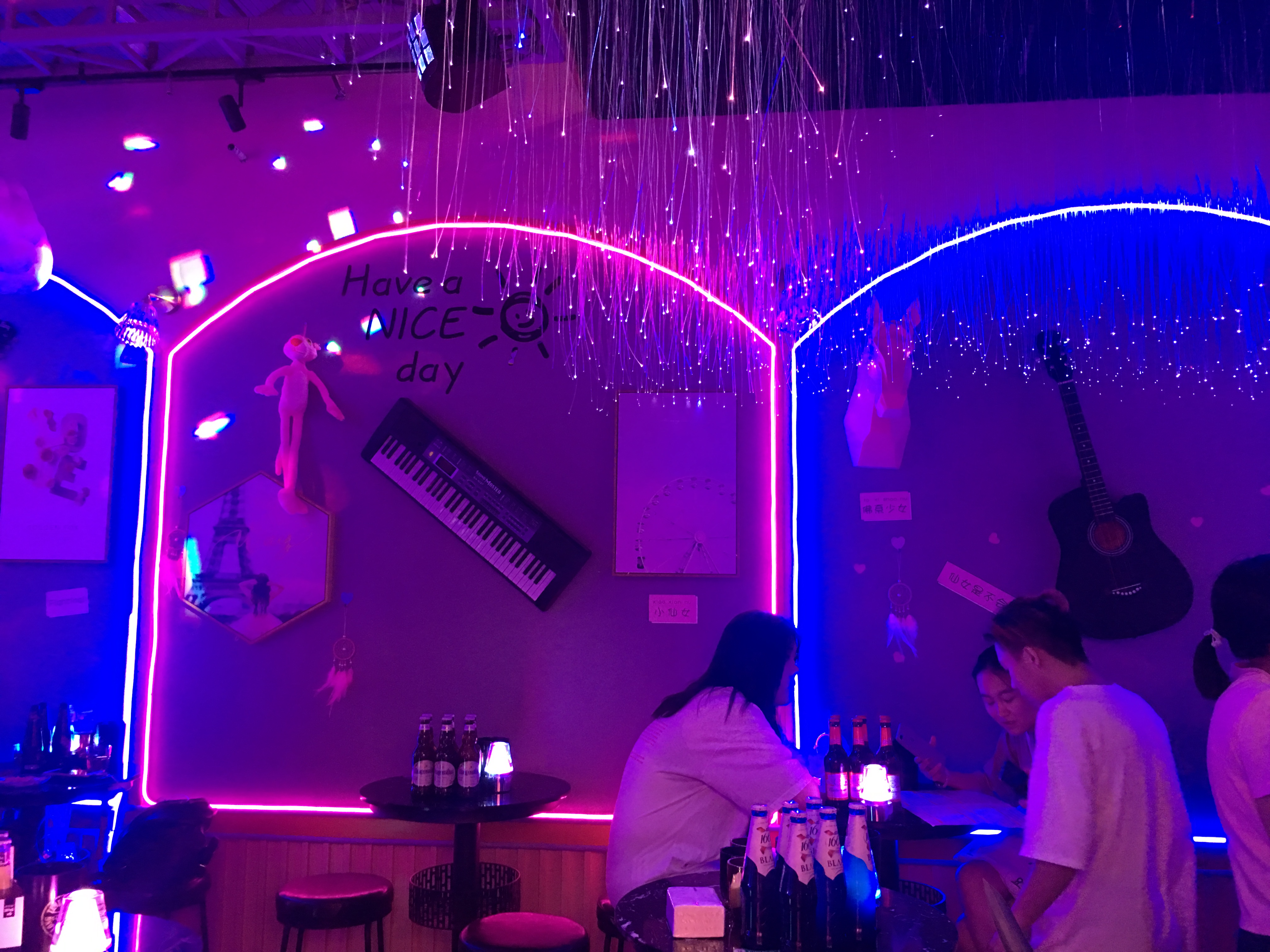 粉色羽毛、星空灯、透明泡泡，没错，一起来好久不见约听歌啊