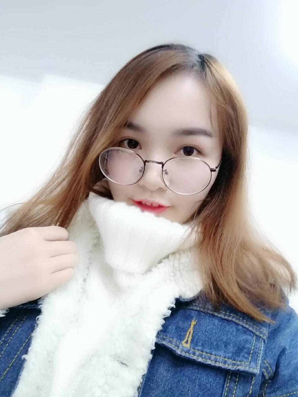 小姐姐体验面部针灸,小姐姐首次尝试面部理疗视频