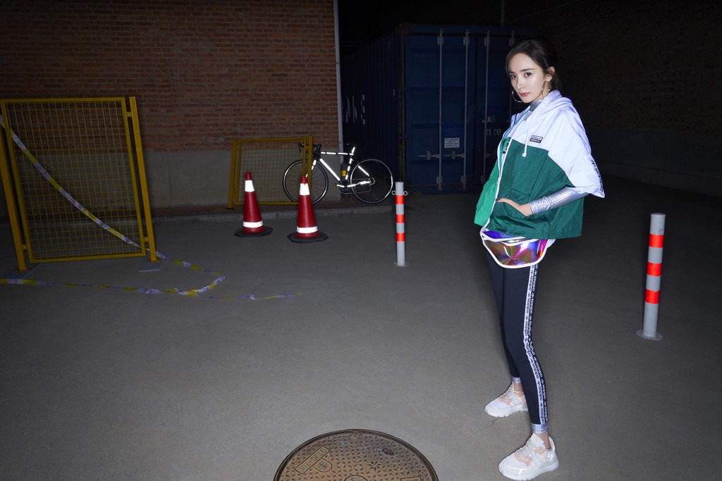 水原希子黑色照片,水原希子黑裙走秀