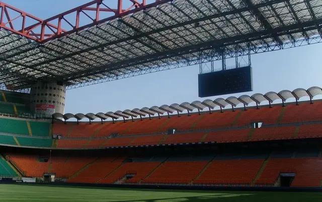 世界顶棚可以开闭的足球场视频,目前有顶棚的足球场有哪些