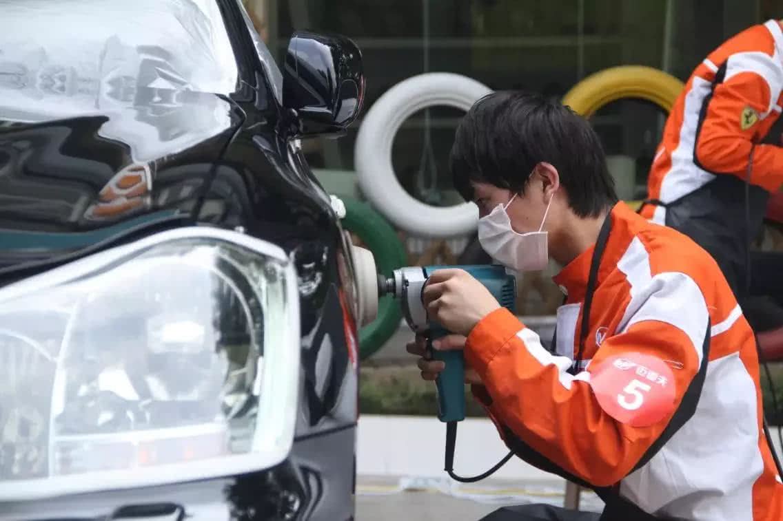 4s店卖一辆车一般能赚多少钱,正常4s店卖一辆汽车能赚多少钱