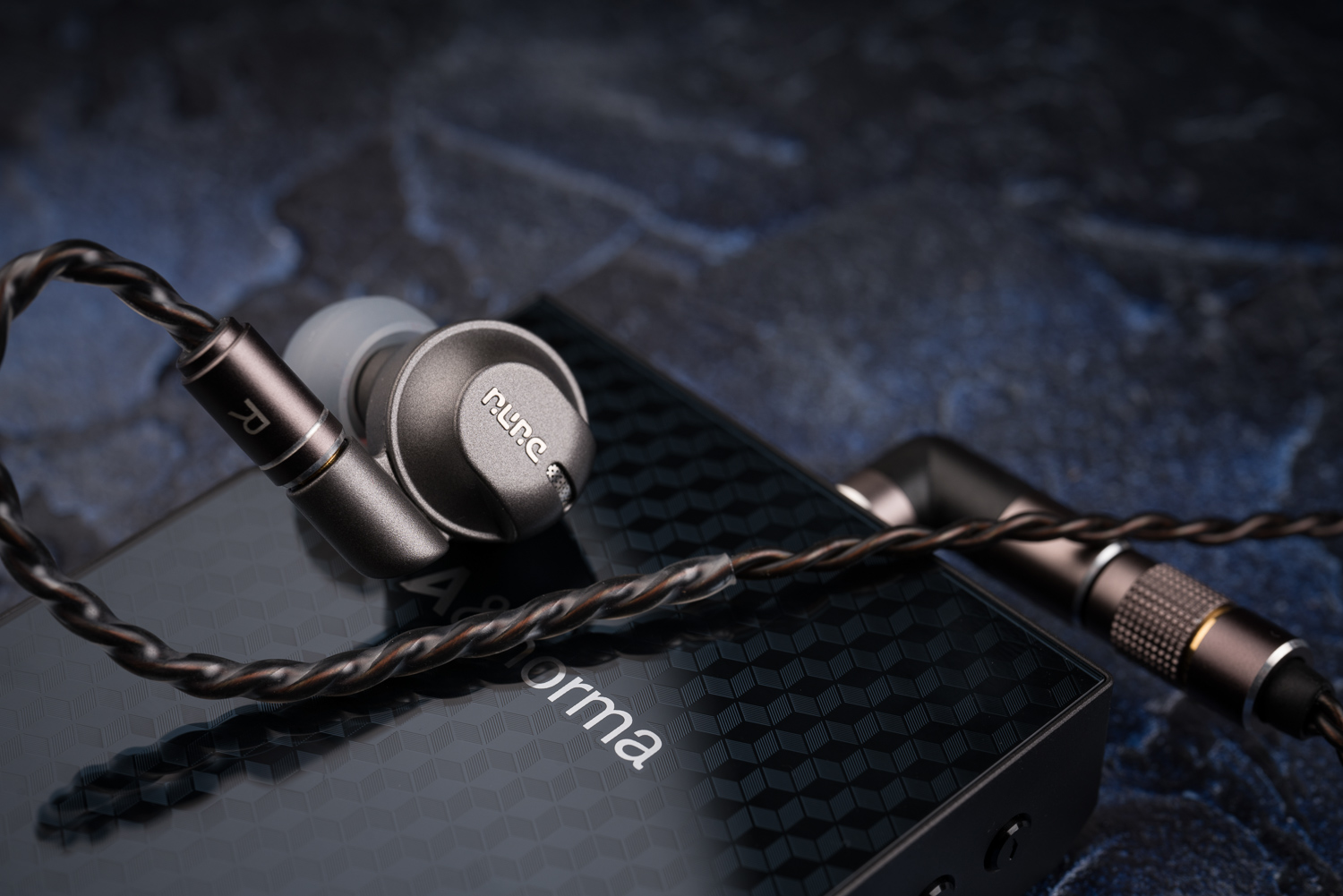 “毒杀”颜控用户——AnormaSR15“鹤顶红”版图赏简评