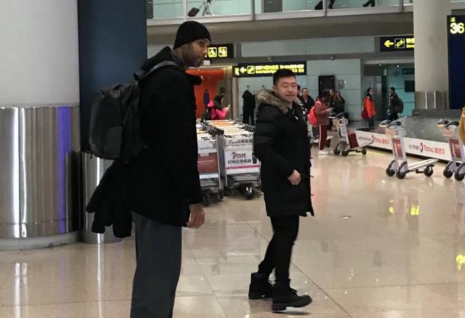 邓肯低调首秀 (邓肯背身照)