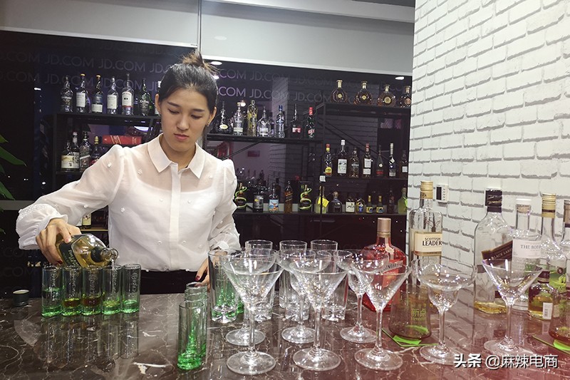 从印尼燕窝工厂到米兰Showroom京东11.11买手夜生活全揭秘