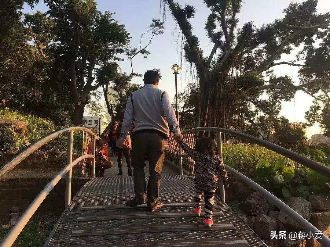 朋友说了一句酒干倘卖无是啥意思,酒干倘卖无这首歌表达了什么意思