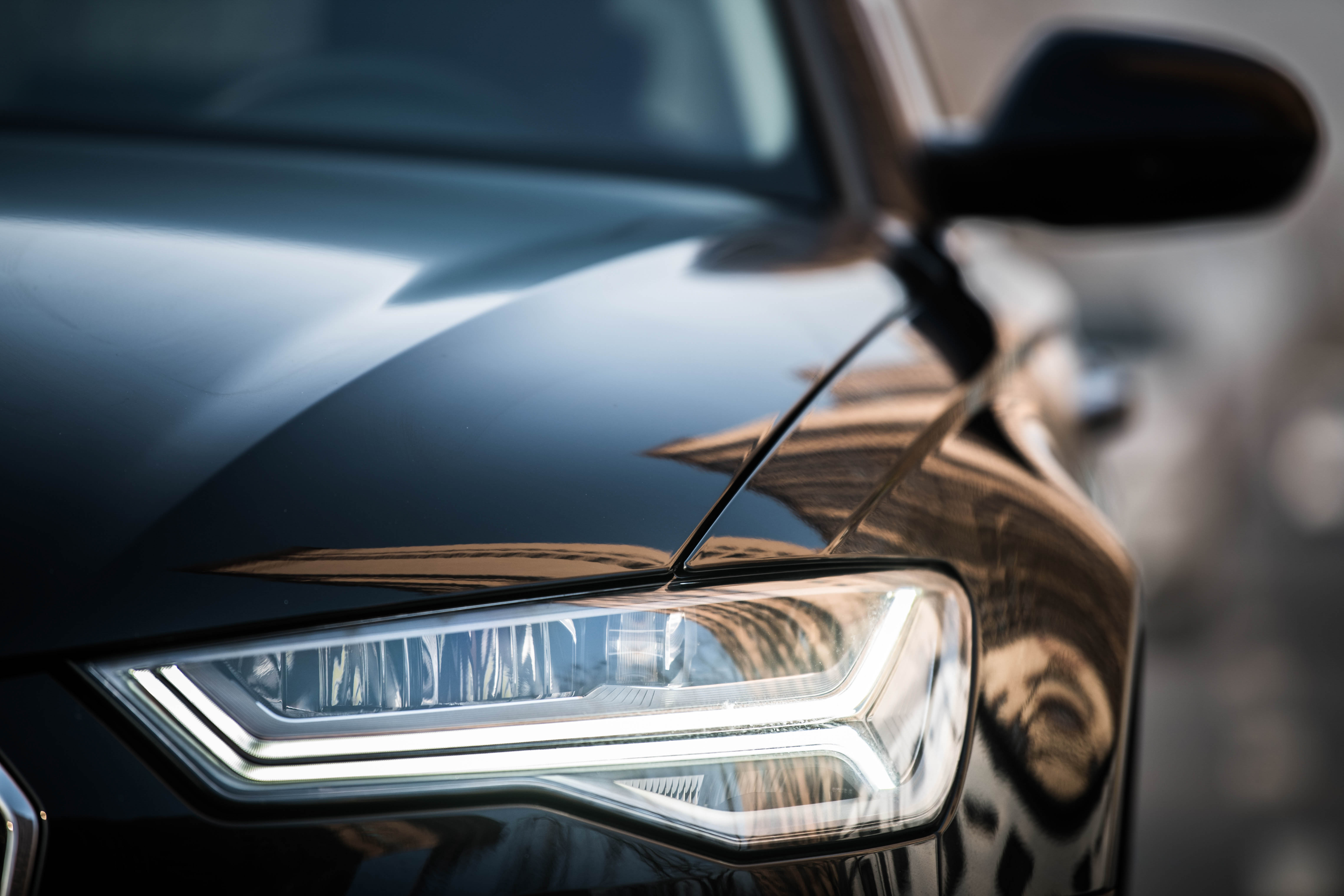 18款奥迪a6l3.0t四驱发动机,能文能武的帅哥