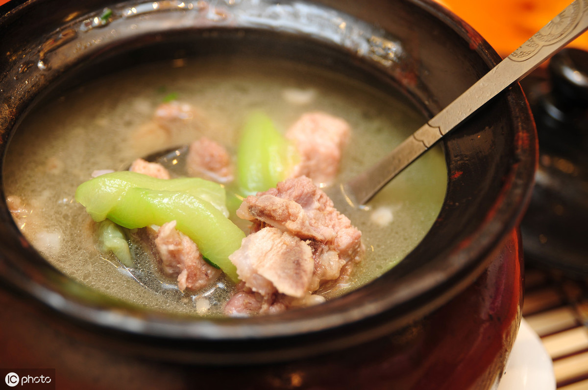 面馆骨头汤的熬制方法,面馆怎么熬汤又鲜又香