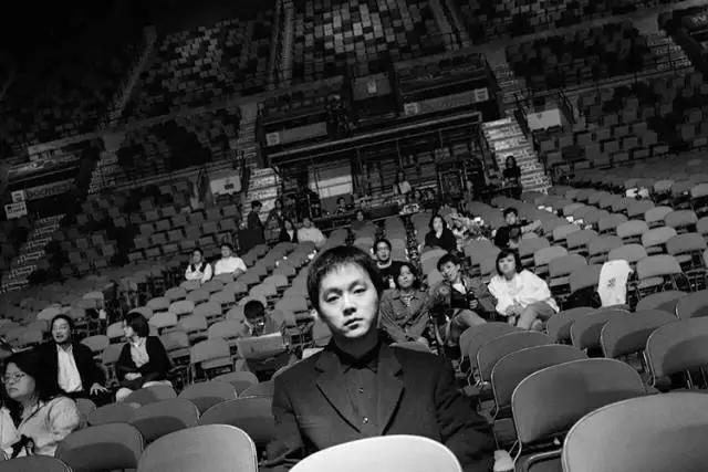 49岁窦唯近照曝光依然仙风道骨,窦唯到底是仙儿还是落魄