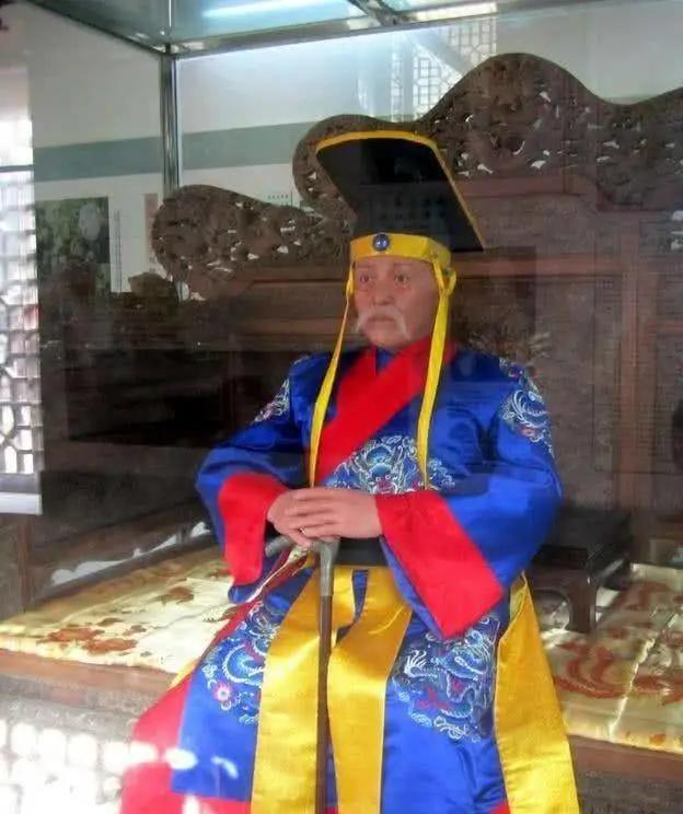 看看民国初年袁世凯与清皇室的交集溥仪最后已经彻底俯首臣服