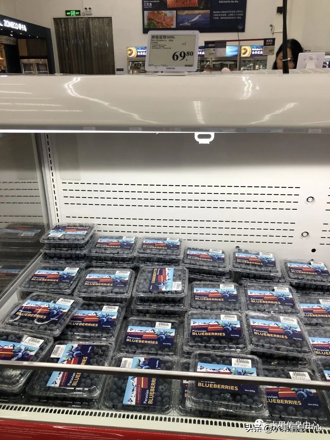 中秋节前，走访两家水果零售店，水果标准化在这里体现的淋漓尽致