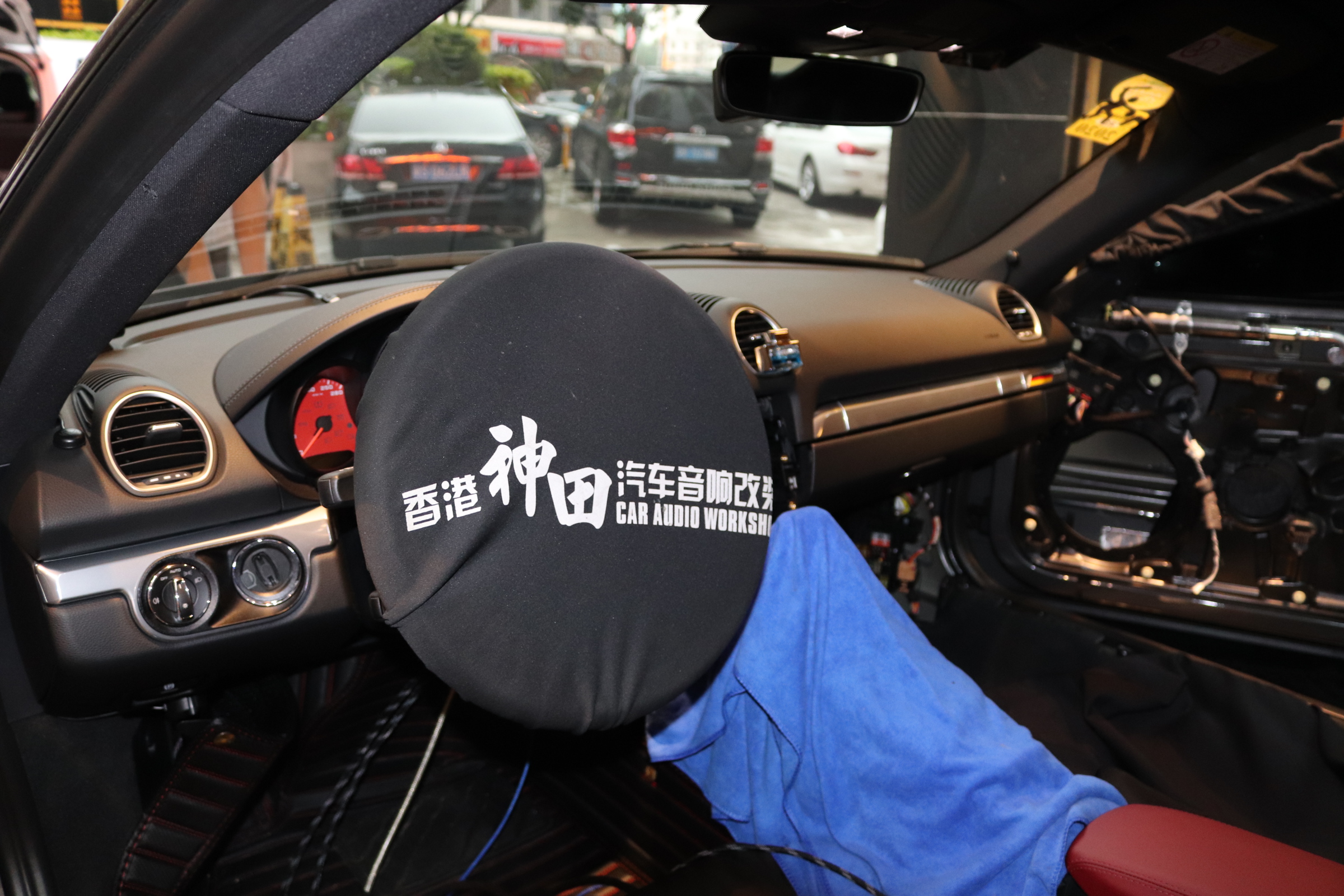 保时捷卡曼汽车音响如何改装呢?简单的音响改装不简单的效果体验