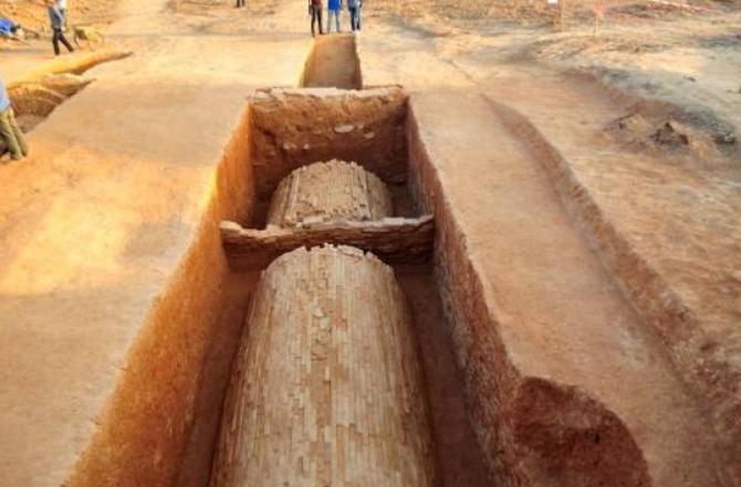 广西发现石棺图片,考古队挖出明朝墓