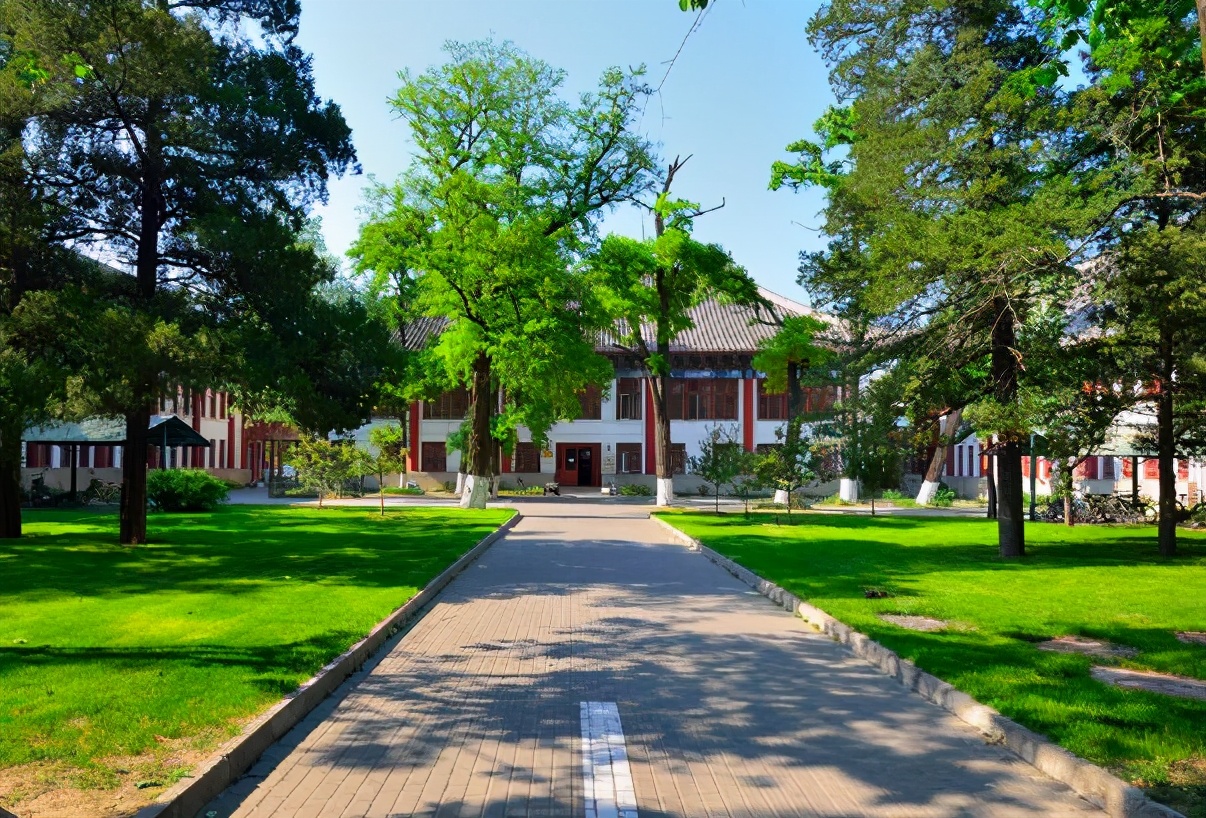 普通宿舍和清华大学宿舍有多豪华,中国大学十大豪华宿舍