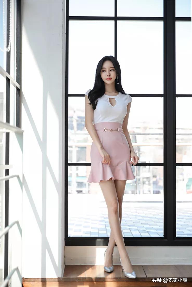 时尚高端职业套装穿起来显气质,职业女性套装充满干练时尚气息