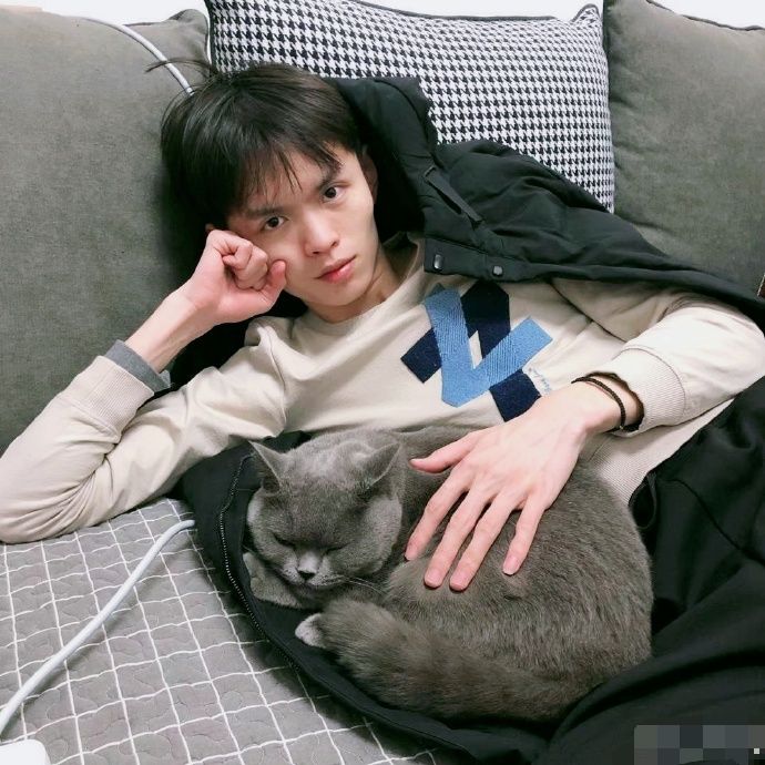 包子技术到底多强？网友：他家猫“代播”都能21杀吃鸡！