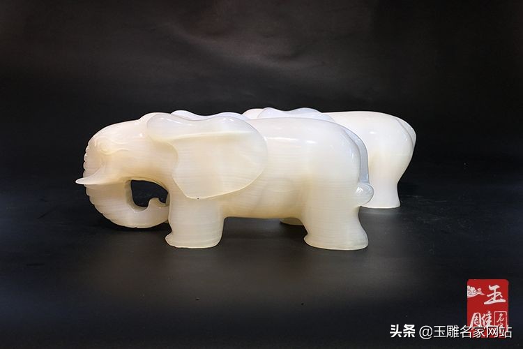 阿富汗玉和汉白玉摆件,阿富汗玉有收藏价值吗