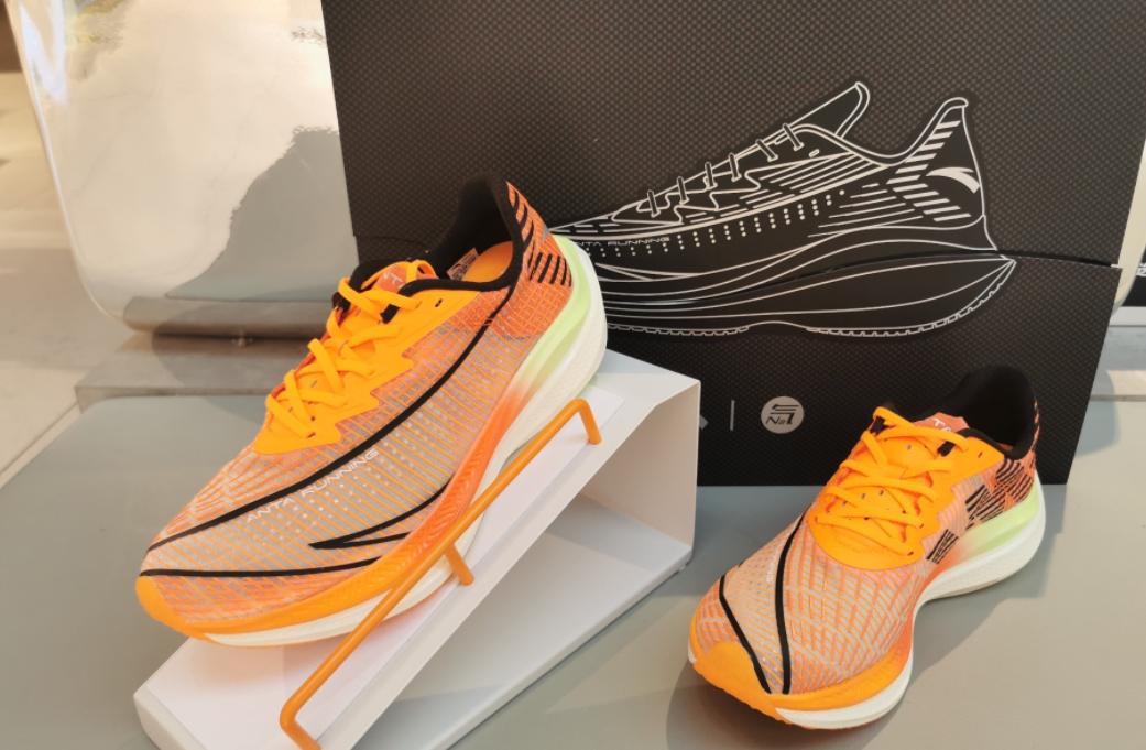 安踏儿童跑鞋哪个系列最好,安踏和耐克儿童篮球鞋对比